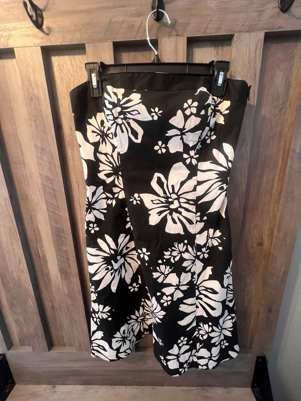 White House Black Market Black And White Floral Strapless Dress Size 6